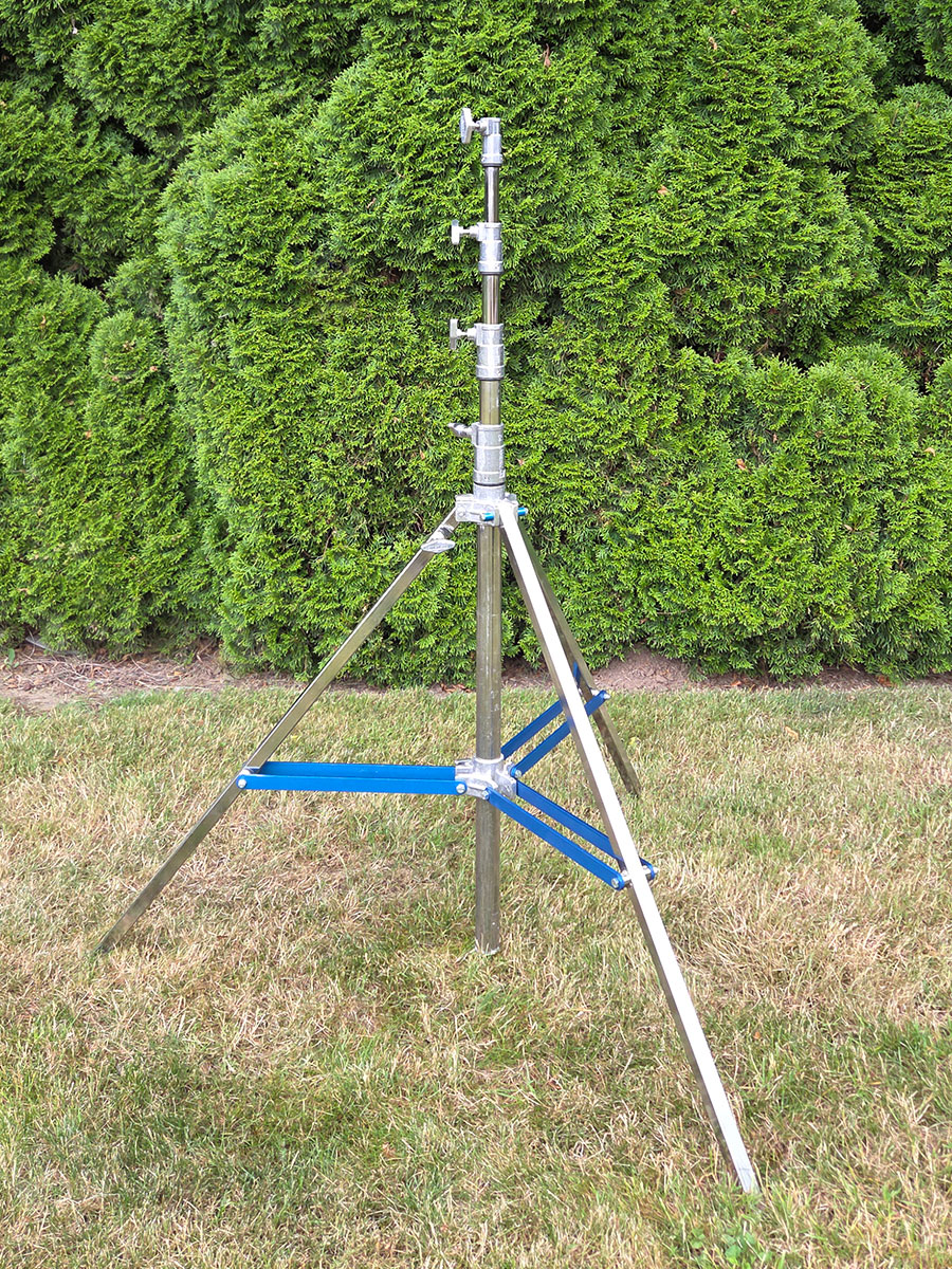 moonglo-tripod-heavy-duty-2